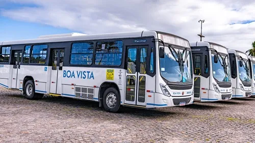 Guarda Municipal e SMTT bloqueiam saída de ônibus da Modelo em Aracaju