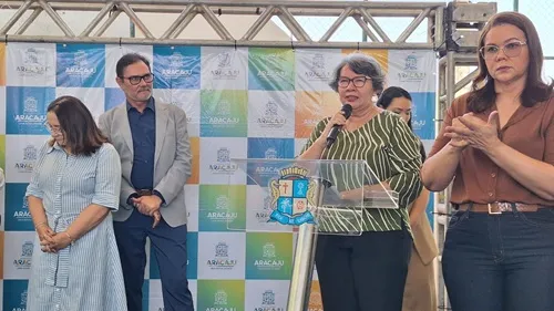 Maria Dantas discursou em nome da família do Monsenhor Carvalho