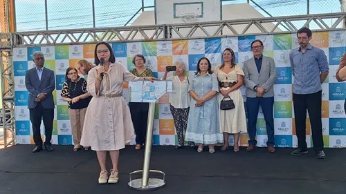 Emília Corrêa entrega nova escola no 17 de Março e destaca educação como prioridade da gestão