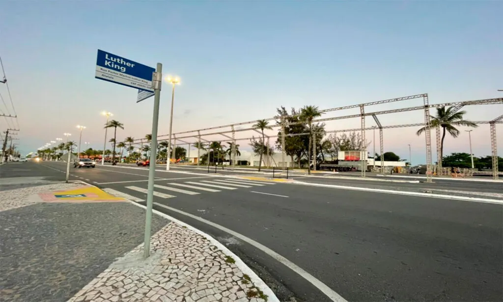 Montagem do Pré-Caju 2026 começa na Orla de Atalaia; festa será em novembro