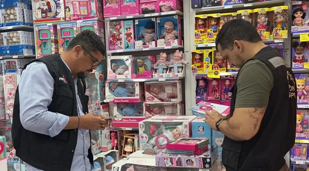 Procon encontra produtos sem preço durante fiscalização para o Dia das Crianças em Aracaju