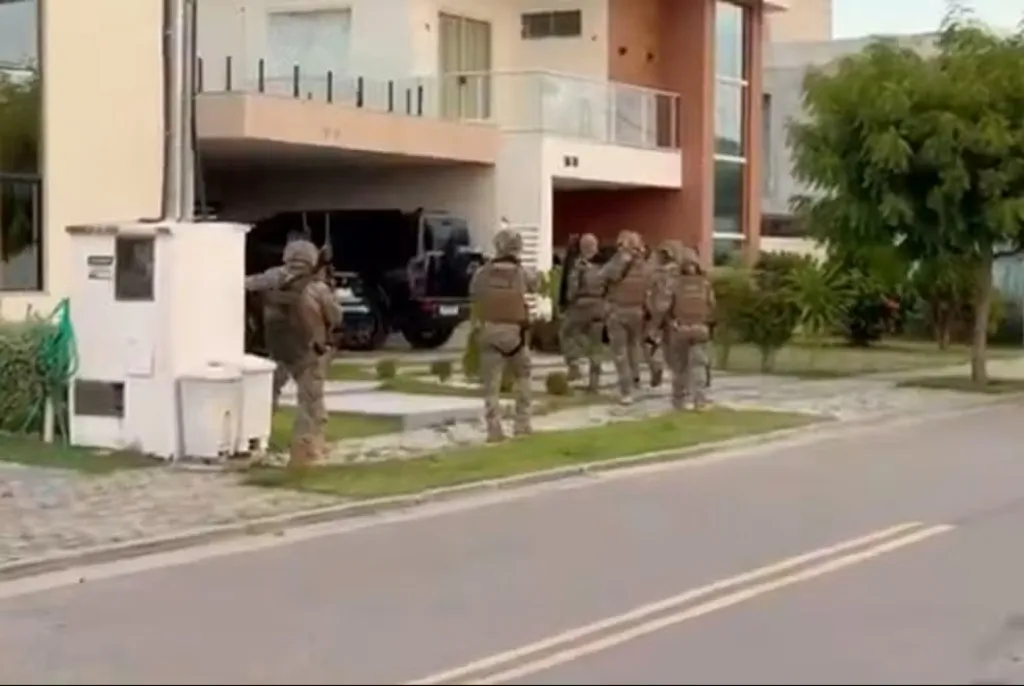 Polícia Civil cumpre 11 mandados em operação contra suspeita de golpes na compra de veículos e imóveis