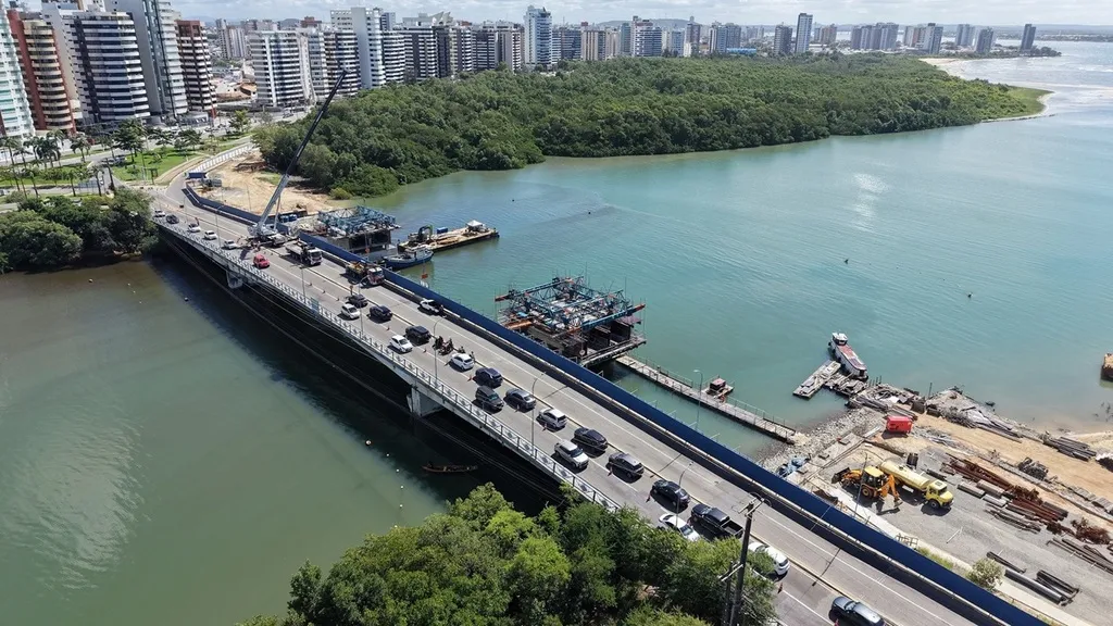 Obras na Ponte Godofredo Diniz alteram trânsito entre a Coroa do Meio e a 13 de Julho neste domingo (18)