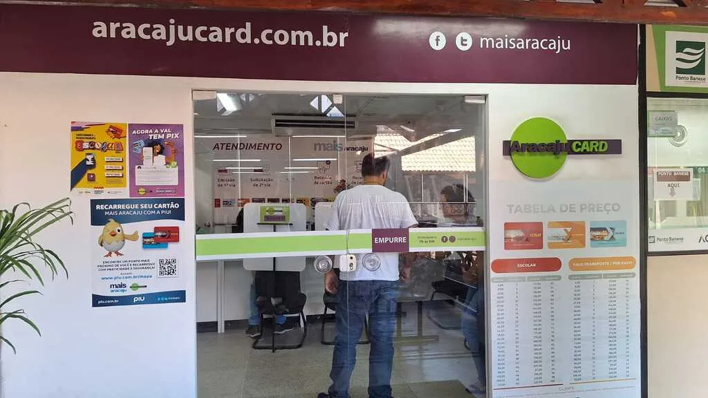 Mãe relata dificuldade para recarregar passe escolar da filha e espera de até cinco dias em Aracaju