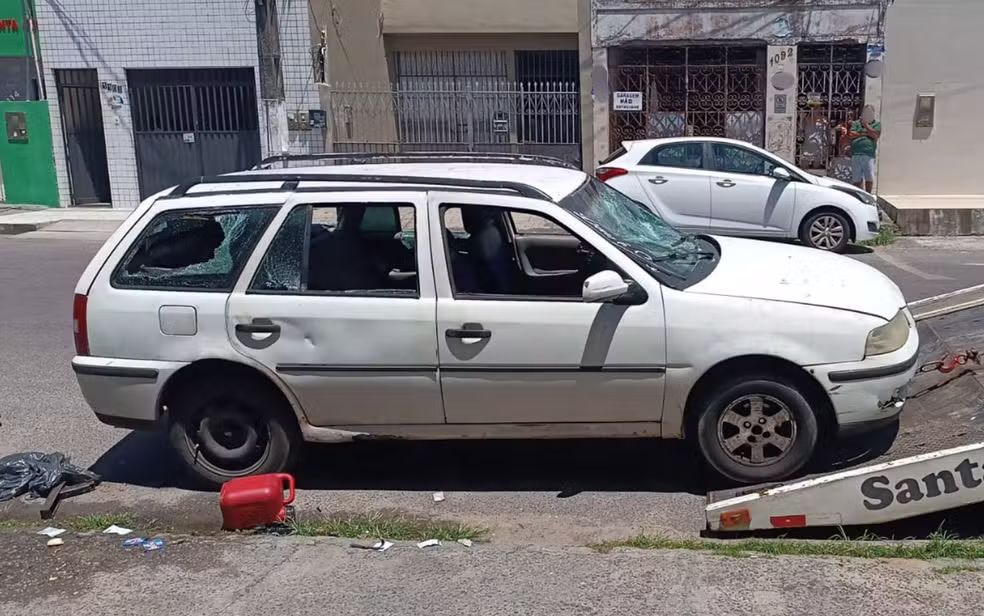 Homem danifica próprio carro após veículo ser retido em fiscalização em Aracaju